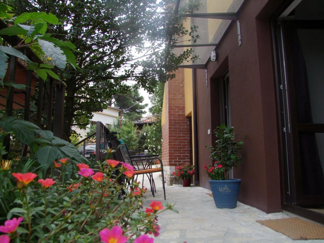 רוביני Guest House Korado מראה חיצוני תמונה