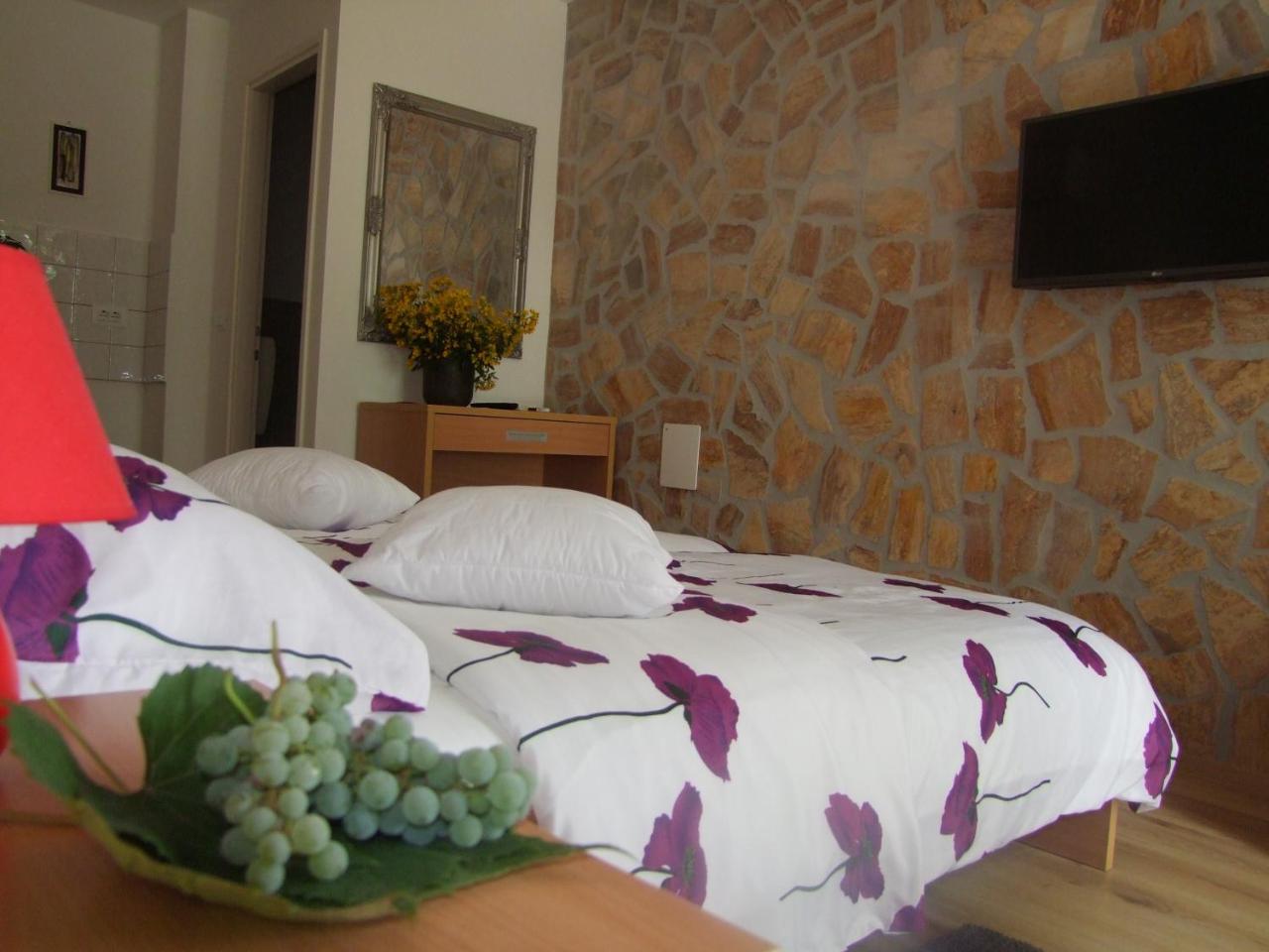 רוביני Guest House Korado מראה חיצוני תמונה