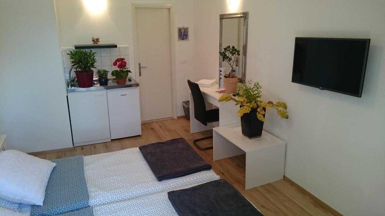 רוביני Guest House Korado מראה חיצוני תמונה